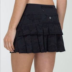 Lululemon size 6 pace setter black camo skirt